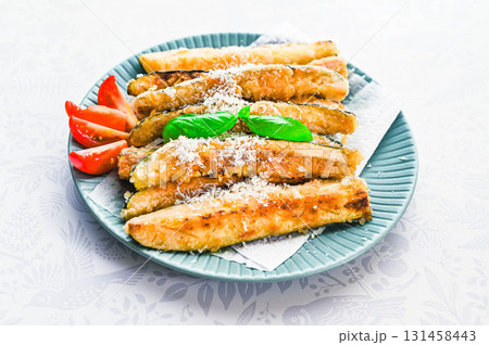 チーズをかけたズッキーニの唐揚げ 131458443