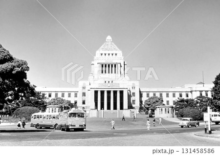 古写真　1956年　東京　国会議事堂前の風景 131458586
