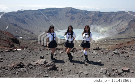 富士山を背景にセーラー服姿のアジア人女性3人がポーズを決めるシンクロ写真 富士山を背景にセーラー服姿のアジア人女性3人がポーズを決めるシンクロ写真 131458665