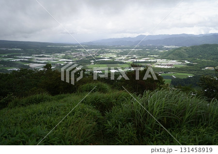 長野県　野辺山高原　飯盛山の隣、平沢山から見た宇宙・太陽電波観測所方面　2025年7月17日 131458919