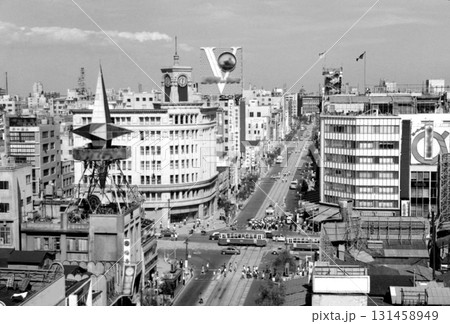 古写真 1962年 東京 銀座中央通りのパノラマ(銀座四丁目付近) 古写真 1962年 東京 銀座中央通りのパノラマ(銀座四丁目付近) 131458949
