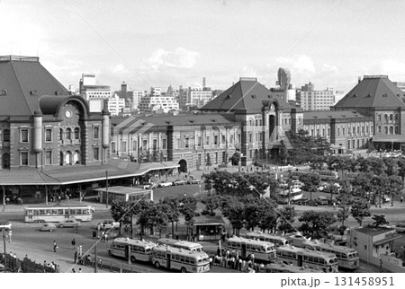 古写真　1962年　東京駅丸の内口の風景 131458951