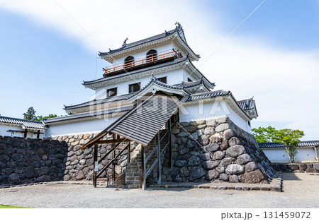 宮城県白石市　晴天の白石城天守 131459072
