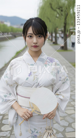 浴衣姿の日本人女性 131459211