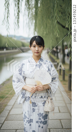 浴衣姿の日本人女性 131459212