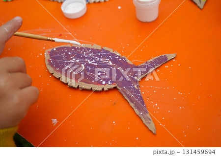 creative fish made of cardboard materials, thread and paint, step-by-step instructions, orange background 131459694