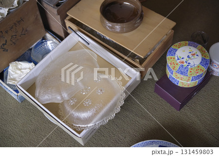 遺品整理のすすむ昭和の日本家屋 131459803