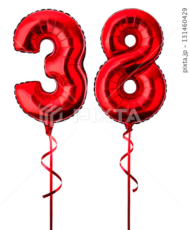 数字の38の形の赤色の風船とリボン 131460429