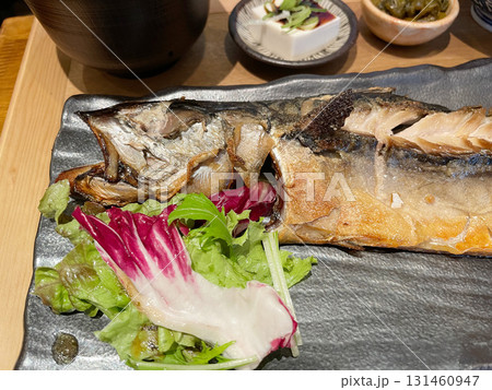 鯖の塩焼き 脂の乗った青魚のシンプル焼き 鯖の塩焼き 脂の乗った青魚のシンプル焼き 131460947