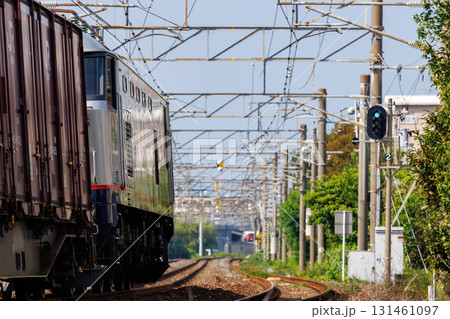 青信号を進む貨物列車〜JR貨物EF510電気機関車 青信号を進む貨物列車〜JR貨物EF510電気機関車 131461097