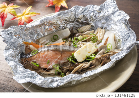 鮭とキノコのホイル焼き 131461129