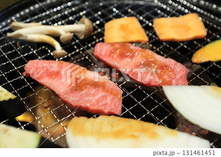 黒毛和牛焼肉A4（特上カルビ） 131461451