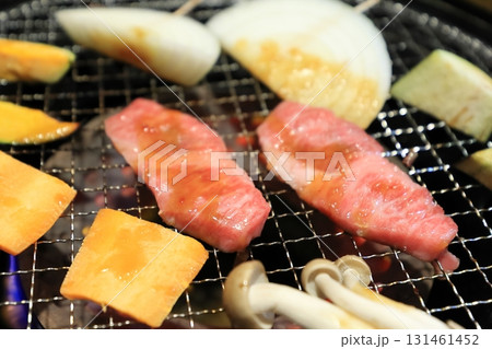 黒毛和牛焼肉A4（特上カルビ） 131461452