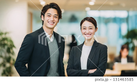 アジア人男女社員のイメージ02 アジア人男女社員のイメージ02 131463585