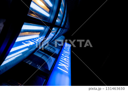 青いネオンと曲線が描く都市の夜|名古屋・錦の近未来ビル外観 青いネオンと曲線が描く都市の夜|名古屋・錦の近未来ビル外観 131463630