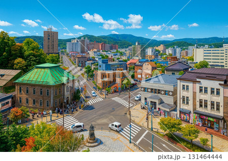 ルタオ本店展望台より小樽オルゴール堂などを望む 紅葉 ルタオ本店展望台より小樽オルゴール堂などを望む 紅葉 131464444