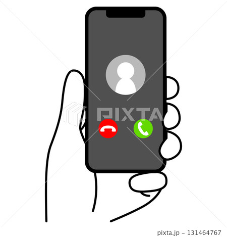 着信中のスマートフォンを持つ手 131464767