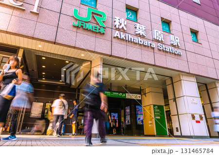 日本の東京都市景観9月17日…猛烈な暑さ続く…若者や外国人観光客らで賑わう秋葉原 131465784