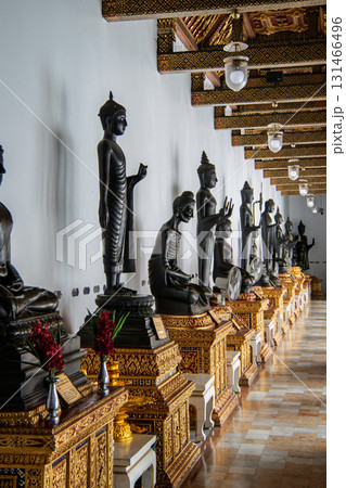 立ち並ぶ仏像 立ち並ぶ仏像 131466496