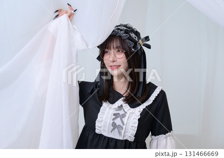 ベッドに腰掛ける地雷系女子 131466669