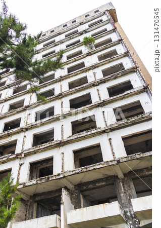 Facade of the abandoned high rise building construction site 131470545