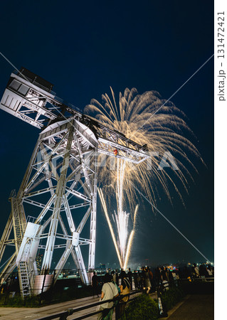 横浜ハンマーヘッドクレーンと横浜ナイトフラワーズの花火 131472421