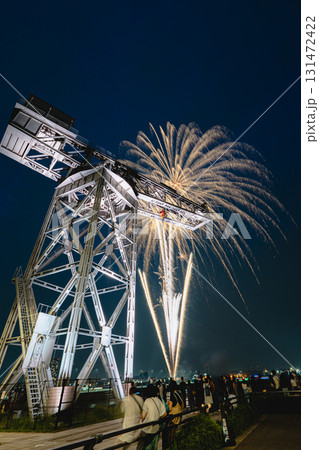 横浜ハンマーヘッドクレーンと横浜ナイトフラワーズの花火 横浜ハンマーヘッドクレーンと横浜ナイトフラワーズの花火 131472422