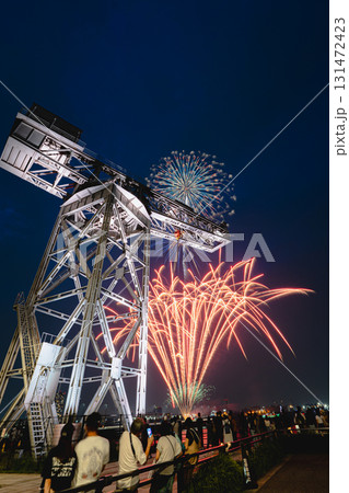 横浜ハンマーヘッドクレーンと横浜ナイトフラワーズの花火 131472423