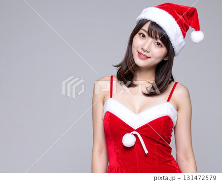 サンタのコスチュームを着た女性 131472579
