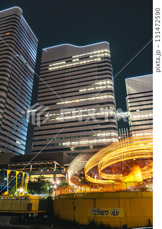 スーパープラネットの光跡とみなとみらいの夜景 131472590