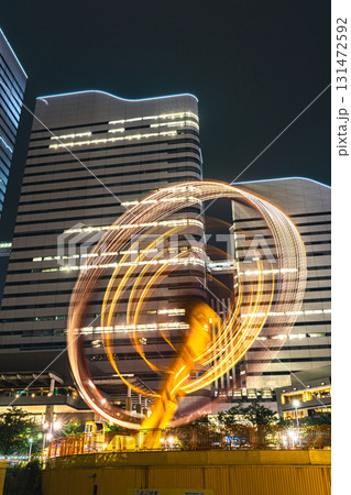 スーパープラネットの光跡とみなとみらいの夜景 スーパープラネットの光跡とみなとみらいの夜景 131472592