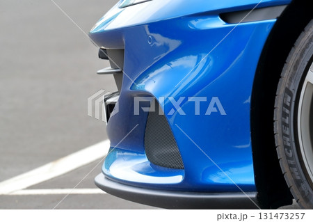 イタリア製のスポーツカー 131473257