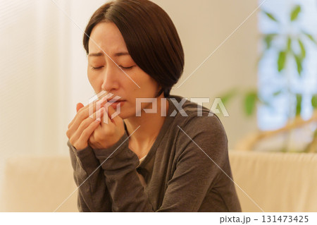 冷え性の女性 131473425