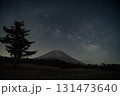 静岡県富士宮市から星空と富士山 131473640