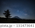静岡県富士宮市から星空と富士山 131473641