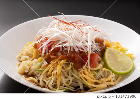 サルサソース 冷やし麺(サルサ・トマト・白髪ネギ・卵・胡瓜使用) サルサソース 冷やし麺(サルサ・トマト・白髪ネギ・卵・胡瓜使用) 131473900