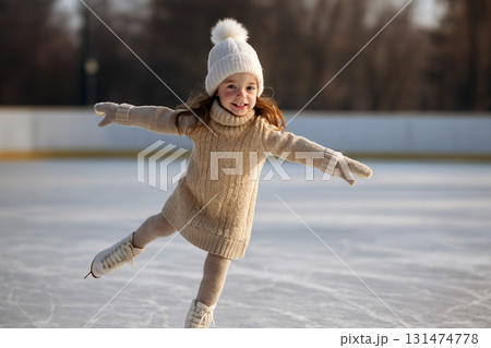 アイススケートをする女の子 アイススケートをする女の子 131474778