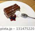 美味しそうなチョコレートのドルチェ。生クリーム添え 131475220