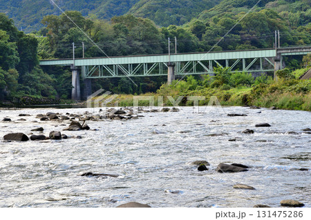秋の利根川風景　上越線鉄橋　棚下不動付近の眺め　　　　 131475286