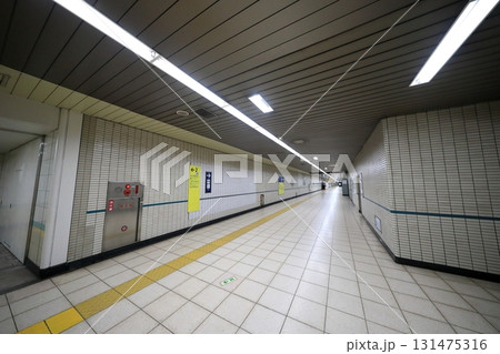 地下鉄通路（東京都江東区の辰巳駅） 131475316