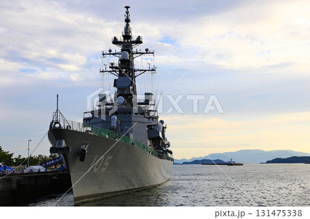 停泊する海上自衛隊の艦船 131475338