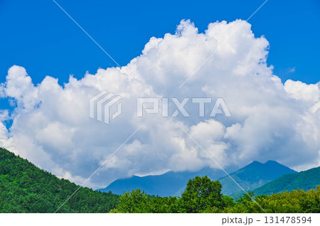 夏の爽やかな青空と大きな雲 夏の爽やかな青空と大きな雲 131478594