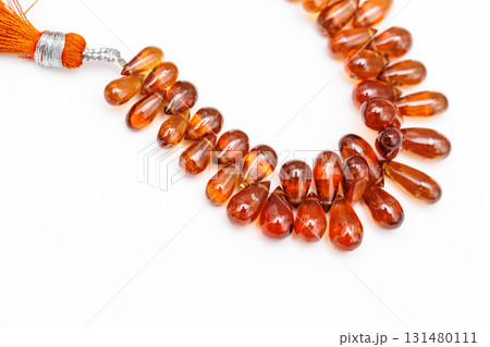 ヘソナイトガーネットのファセットブリオレットビーズ 131480111