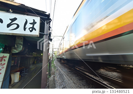 溝の口駅西口商店街と南武線 131480521