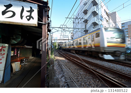 溝の口駅西口商店街と南武線 131480522