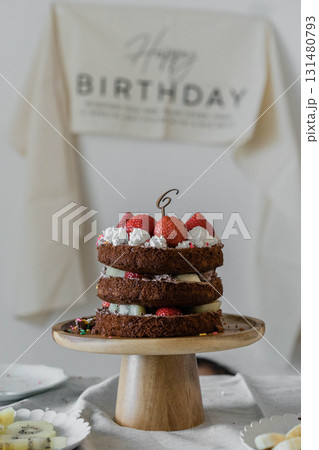 6歳の誕生日ケーキ 131480793