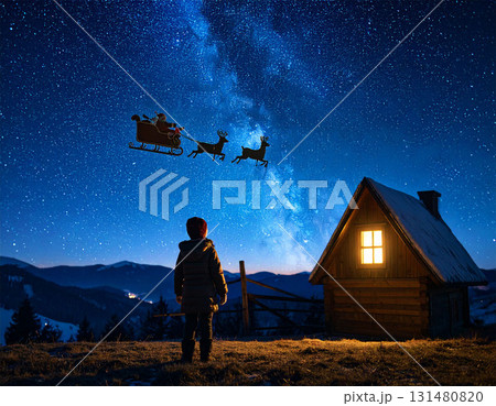 雪景色の中のクリスマスマーケットと木造屋台のイルミネーション 131480820