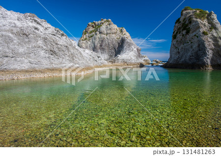 浄土ヶ浜の風景 穏やかな海 三陸の絶景 浄土ヶ浜の風景 穏やかな海 三陸の絶景 131481263