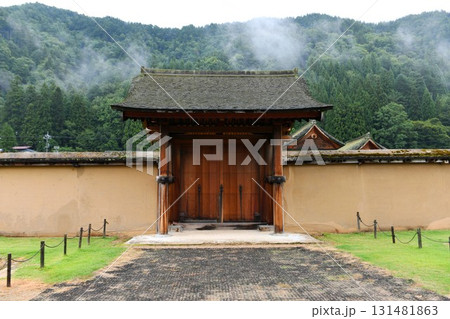【飛騨市　国の史跡　江馬氏館跡公園「江馬氏下館跡」主門】 131481863