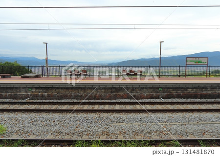 姨捨駅からの眺望と駅名標(JR篠ノ井線) 姨捨駅からの眺望と駅名標(JR篠ノ井線) 131481870